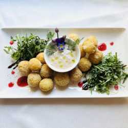 MOZZARELLA sūrio užkandis