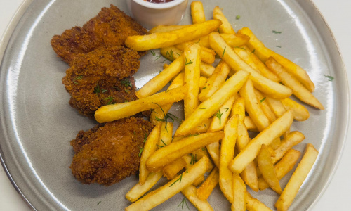 Vištienos kepsneliai su bulvytėmis fri